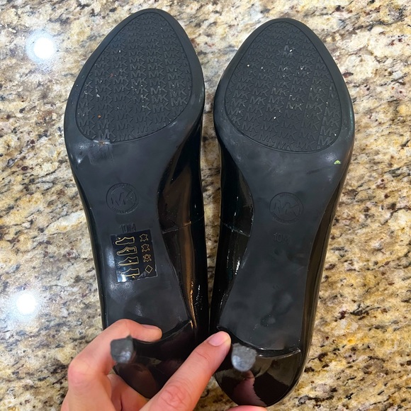 Michael Kors Round Toe Black Patent Leather Heels 3.5 inch Heel, size 10 - Picture 6 of 8
